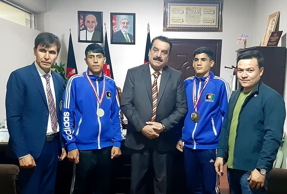 د موی تای مډال ګټونکي لوبغاړي د بدني زونې او ورزش رياست او المپيک د ملي کمېټې د مشر ډاکټر حفيظ الله ولي رحيمي له لورې وستايل شول.