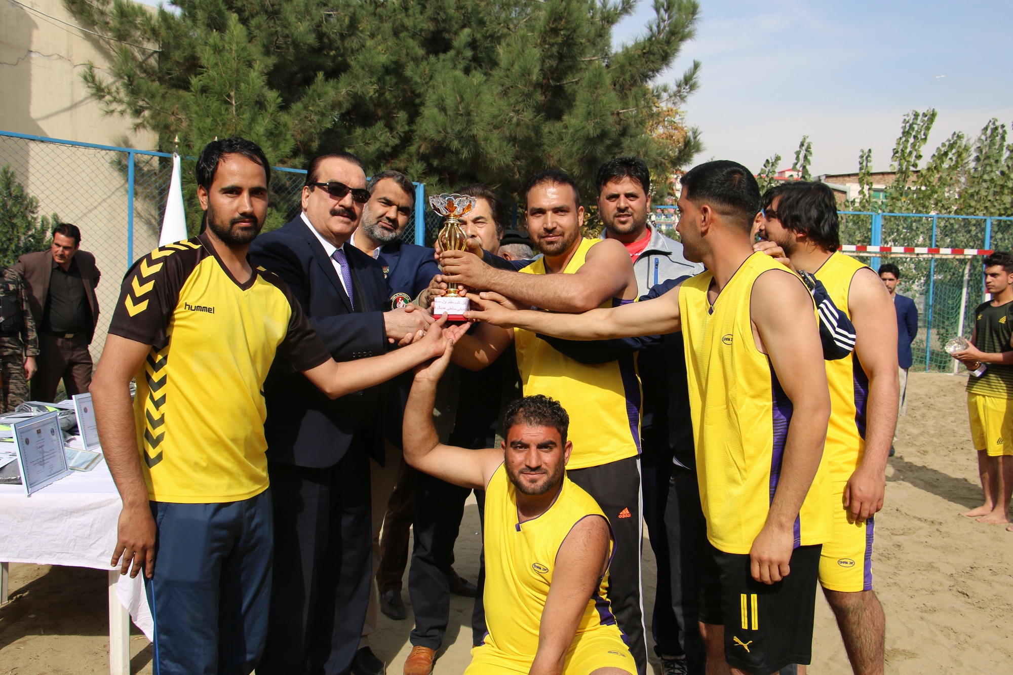 کابل کلپ قهرمان هشتمین دور مسابقات انتخاباتی هندبال ساحلی کابل شد.