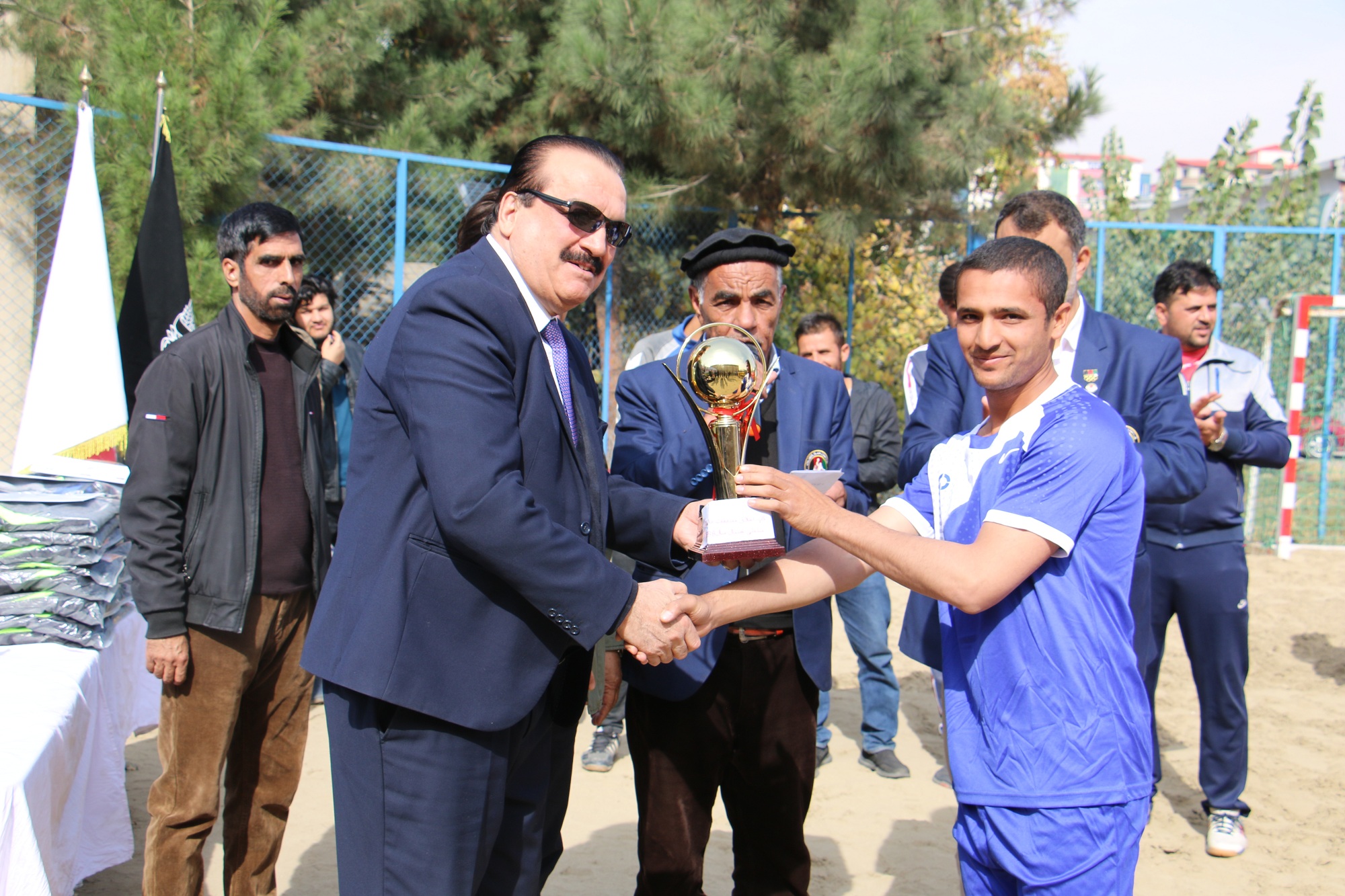 کابل کلپ قهرمان هشتمین دور مسابقات انتخاباتی هندبال ساحلی کابل شد.