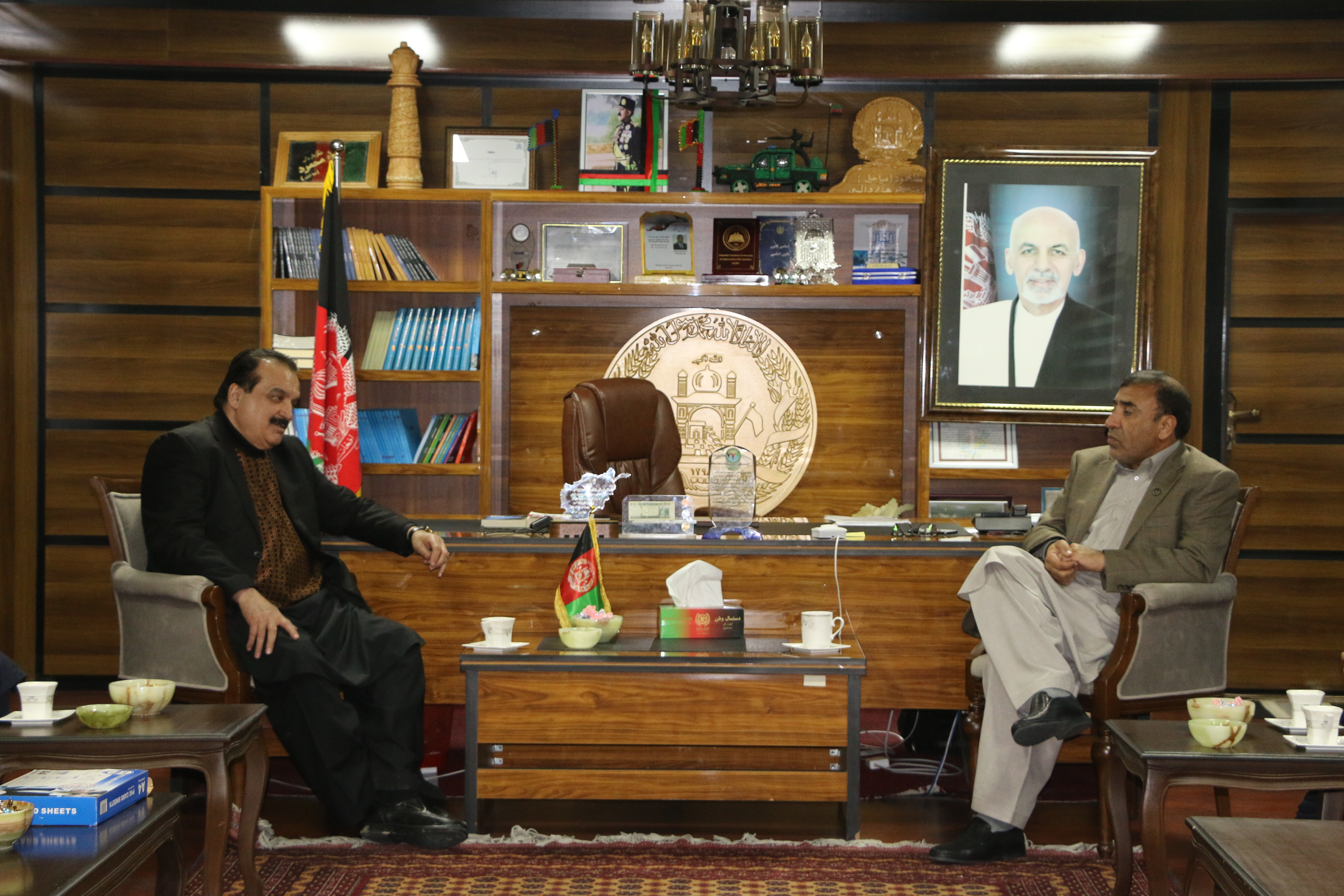 داکتر حفیظ الله ولی رحیمی، رییس عمومی تربیت بدنی و ورزش و کمیته ملی المپیک کشور طی یک سفر به ننگرهار با والی این ولایت شاه محمود میاخیل دیدار کرد.