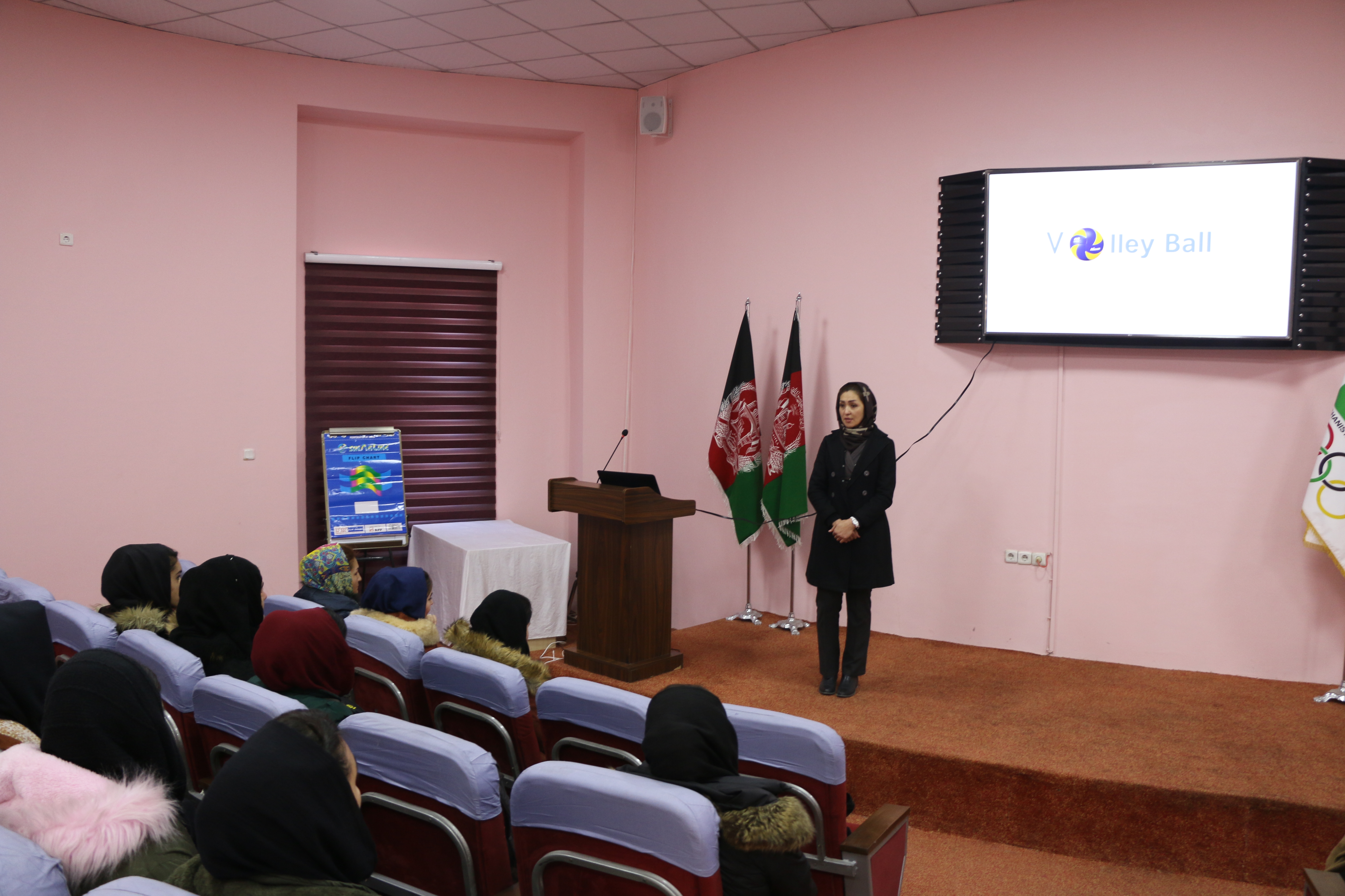 نخستین سمینار ارائه معلومات اساسی و ابتدایی والیبال دیروز در کابل برگذار گردید .
