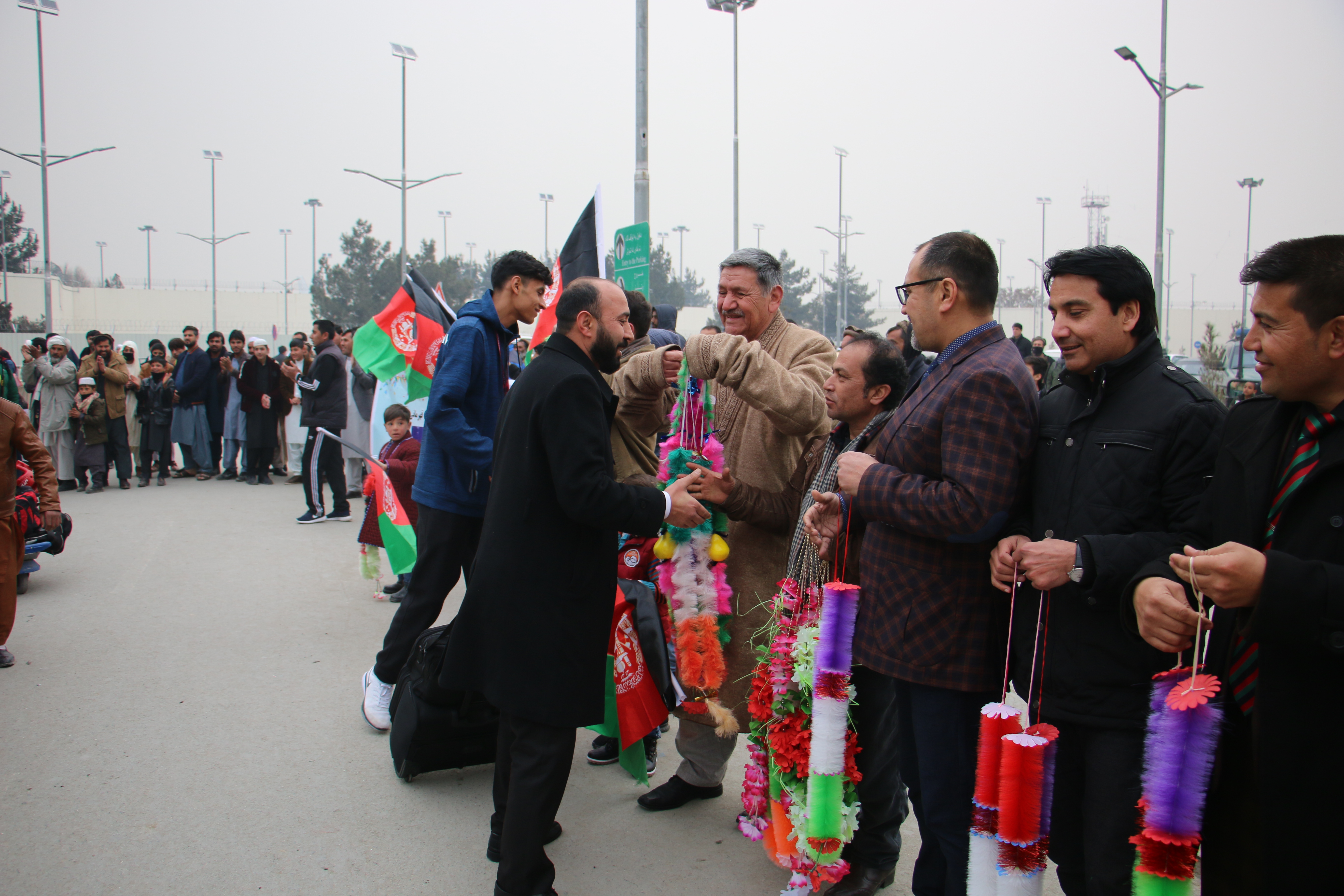 مدال آوران تکواندو کشور پس از ورود به فرود گاه کابل از سوی رهبری اداره ورزش کشور و ورزشکاران مورد استقبال قرار گرفتند .