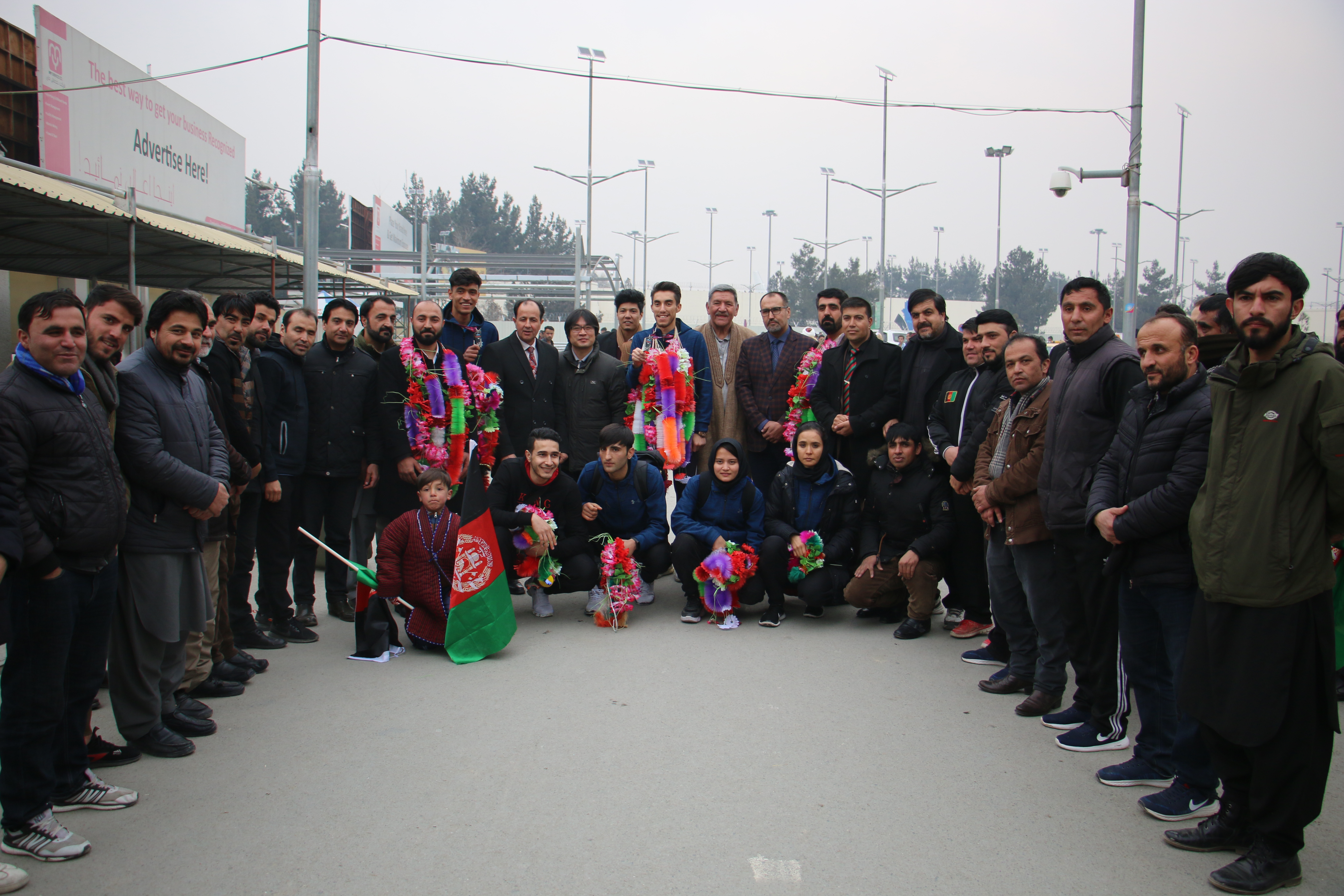 مدال آوران تکواندو کشور پس از ورود به فرود گاه کابل از سوی رهبری اداره ورزش کشور و ورزشکاران مورد استقبال قرار گرفتند .