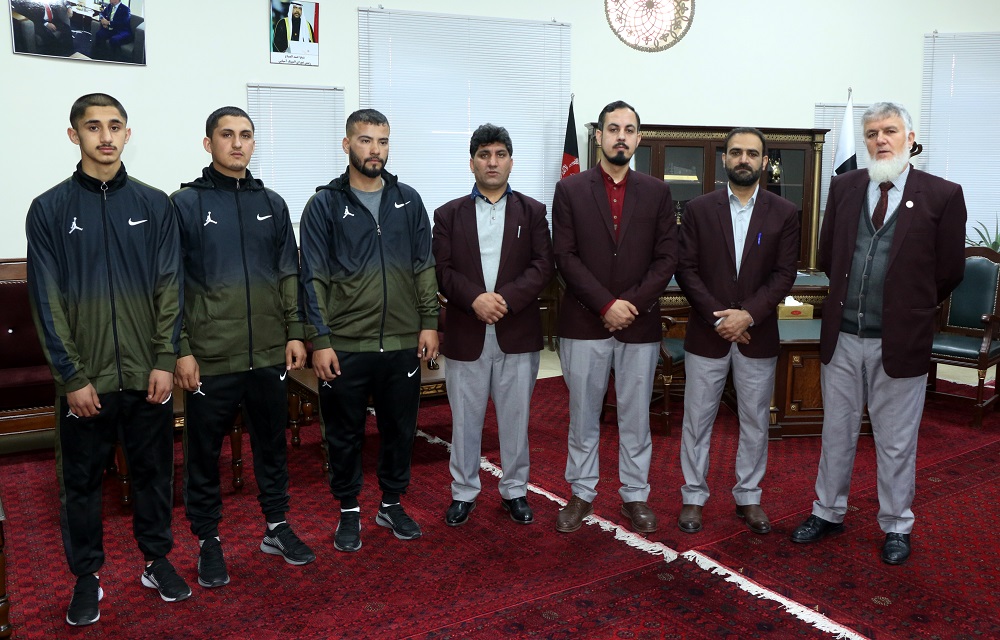 د آسونو ځغلونې ملي ټیم پاکستان ته سفر کوي د هیواد ملي ټیم نن سهار په یوه روزنیز کمپ کې د ګډون لپاره پاکستان ته لاړ. 