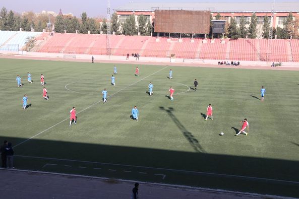 رقابت های لیک دسته چهار کابل در ادامه مسابقات لیگ چهارم فوتبال  تیم های پامیر و گذرگاه به مصاف هم رفتند که در نتبیجه تیم گذرگاه باز زدن یک گول به تیم حریف برنده این دیدار شد . این مسابقات همه روزه ازطرف صبح در استدیوم ورزشی غازی برگزار میشود .