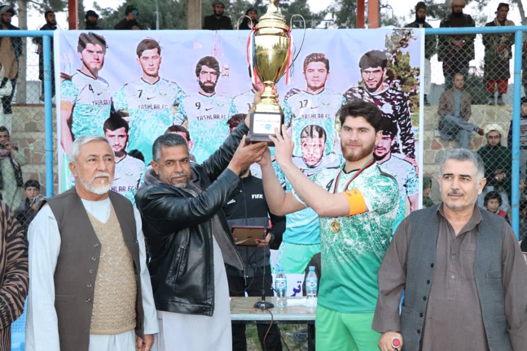 یاشلر قهرمان لیگ برتر فاریاب شد