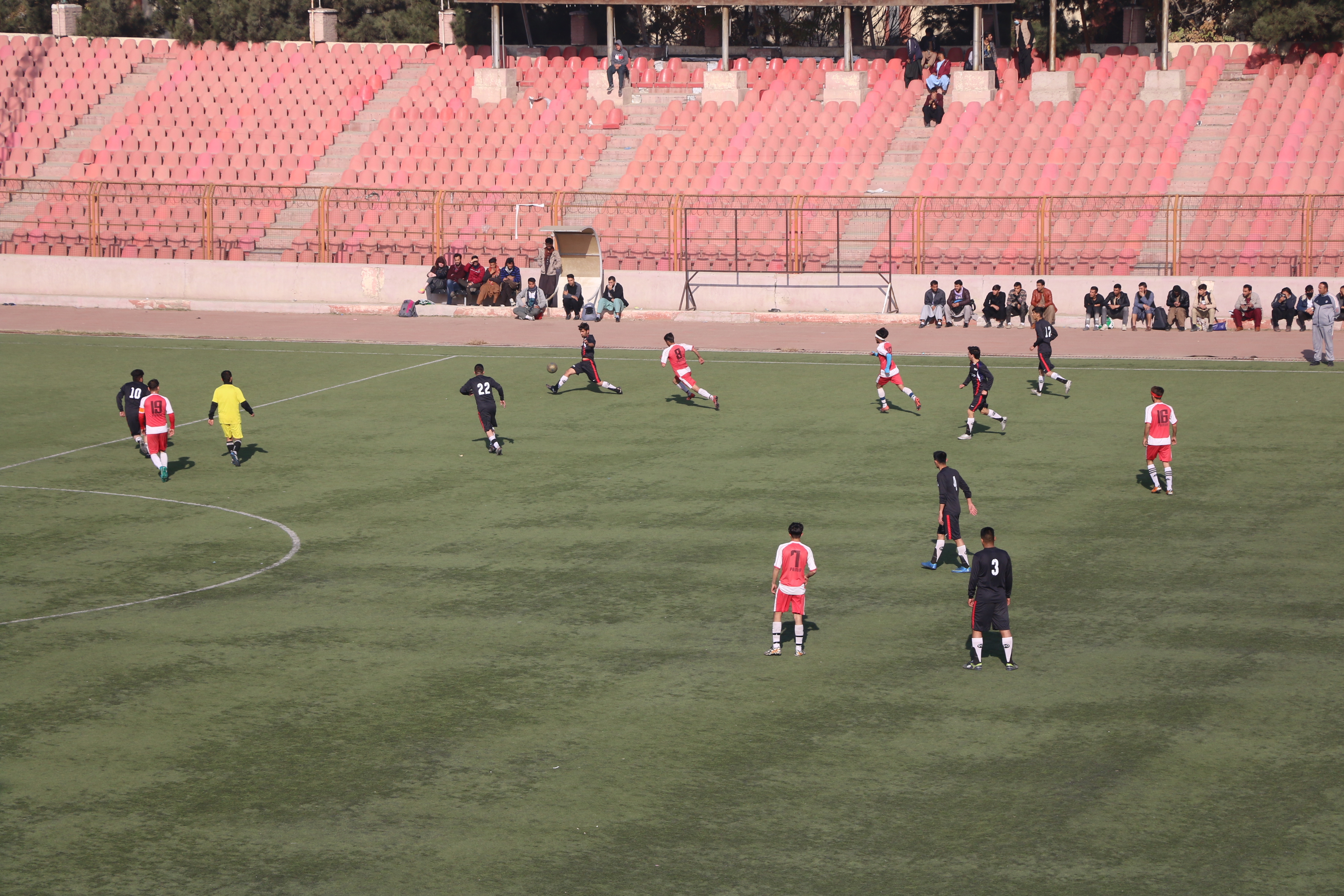 ادامه رقابت های فوتبال گروپ های الف و ب در کابل