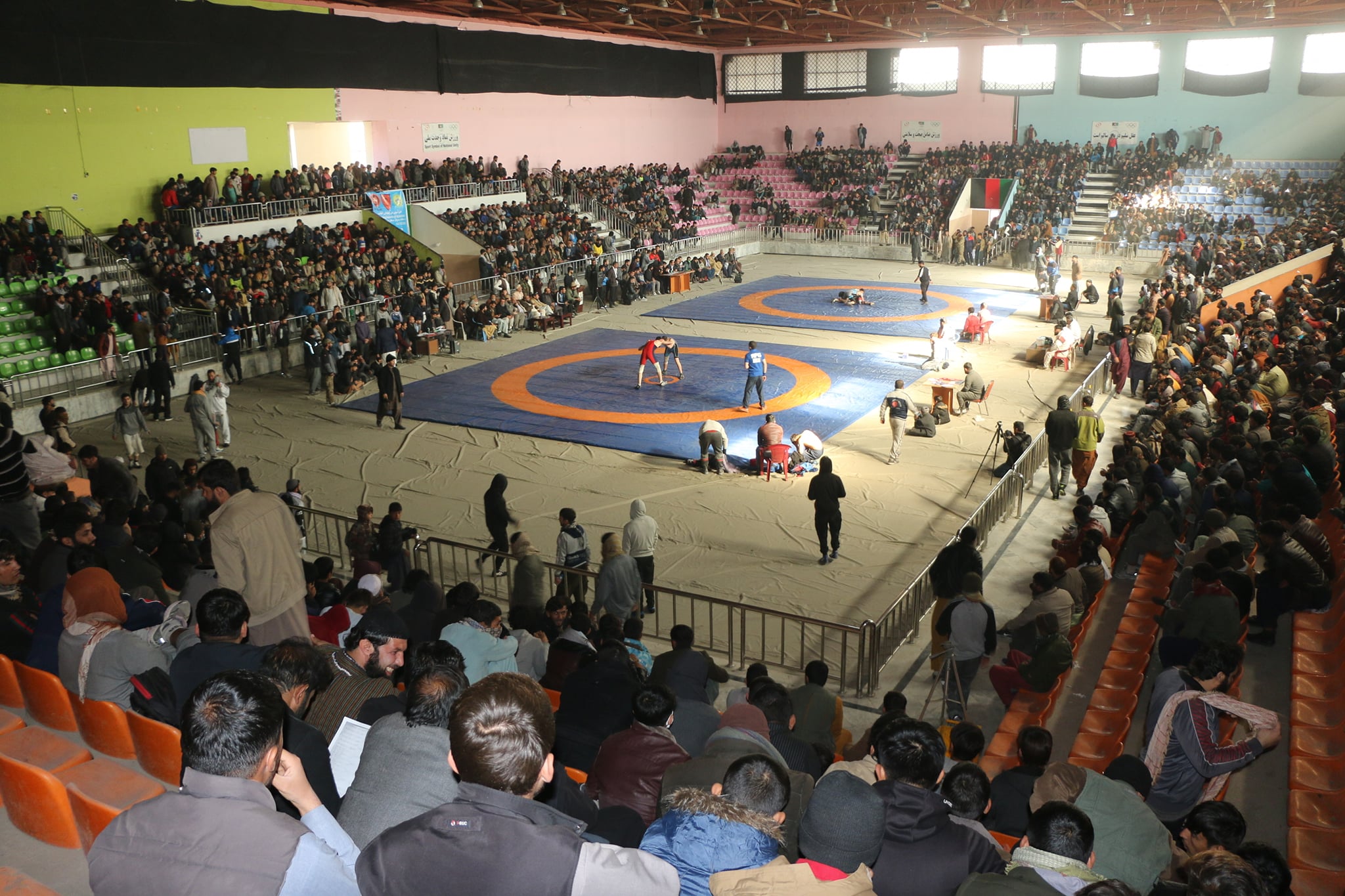 مسابقات پهلوانی با هزاران بیننده پرجوش