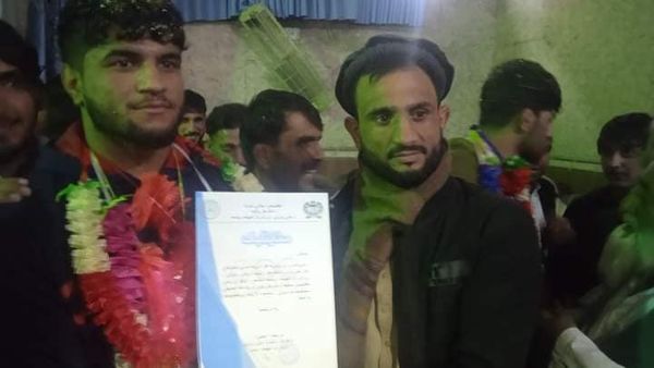 تقدیر قهرمانان مسابقات پهلواني در ننګرهار