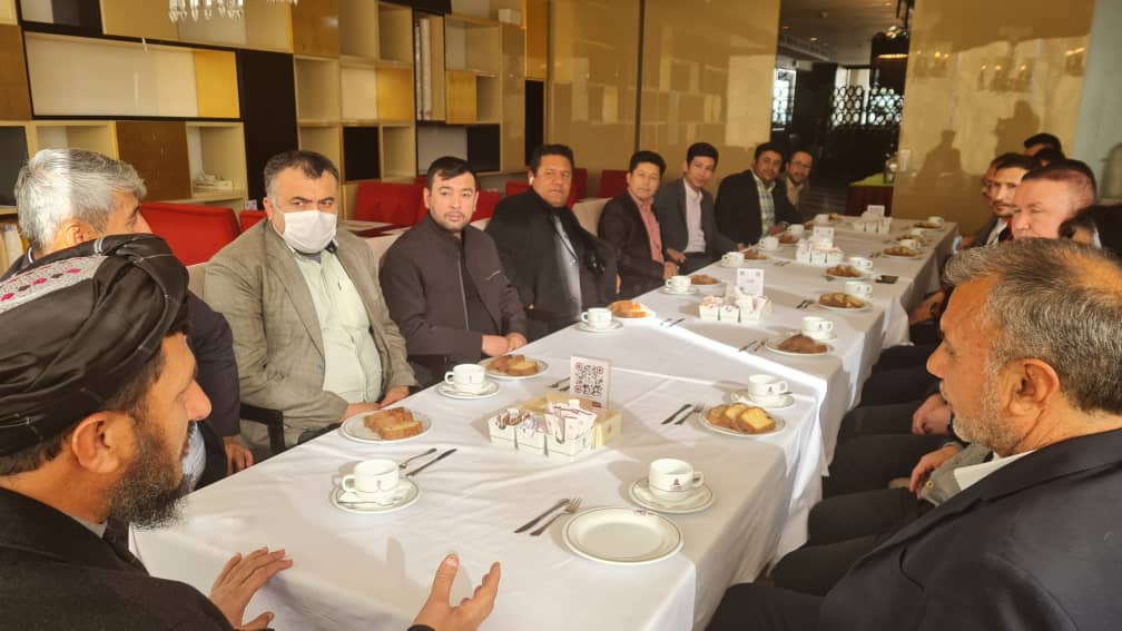 ایرانمېشتو افغان ورزشکارانو د بدني روزنې او ورزش له رییس سره ولیدل