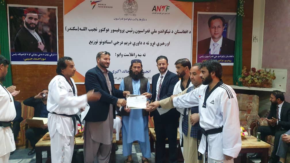 په ننګرهار ولايت کې د تکواندو استادانو ته د داوري سندونه ورکړل شول .
