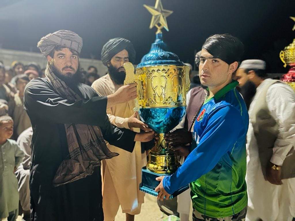 د هلمند فولاد لوبډلې د کرکټ د لس اوره سیالیو اتلولۍ وګټله
