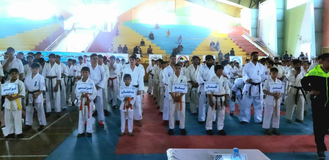 مسابقات ملی کاراته بین ۵۰۰ورزشکار از ۲۵ولایت افغانستان امروز در جمنازیوم ورزشی هرات افتتاح شد.