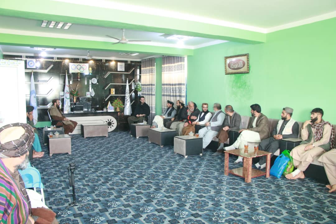 د هېواد د المپيک ملي کمېټې او سپورټ عمومي رئيس په کندز کې د بېلابېلو ورزشي رشتو له مسوولینو او ورزشکارانو سره وکتل