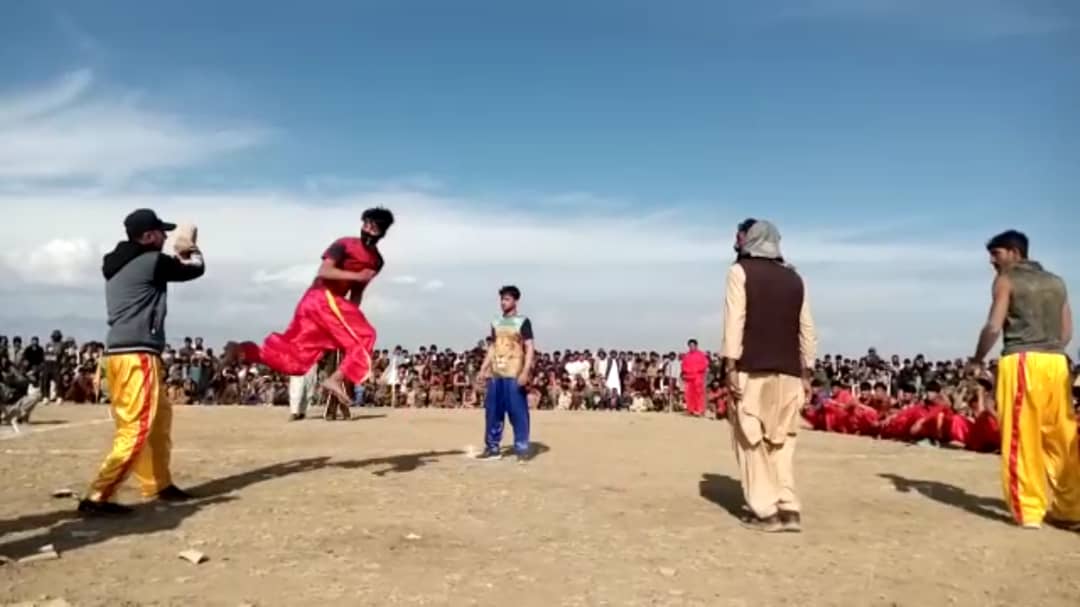 ورزشکاران ورزش های رزمی در ادامه جشنواره ورزشی در ولسوالی تنیو ولایت خوست به اجرای نمایشات پرداختند