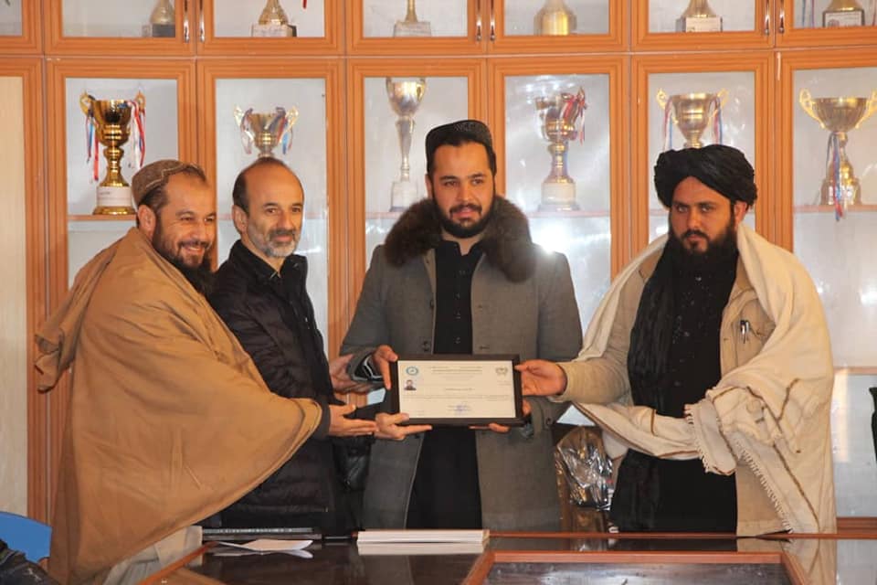 روند توزیع جواز فعالیت امکان و مربیان ورزشی در ولایت هرات