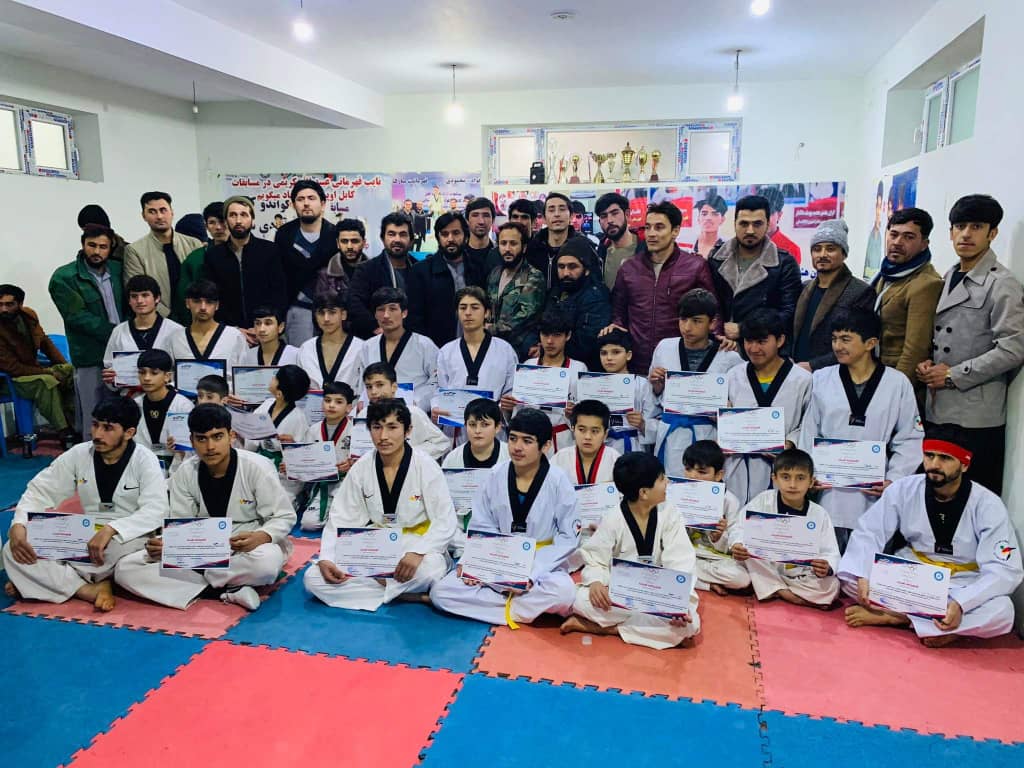 تخار ولایت کې د تکواندو WTF یو شمېر ورزشکارانو ته د ارتقاء کمربندونه وتړل شول