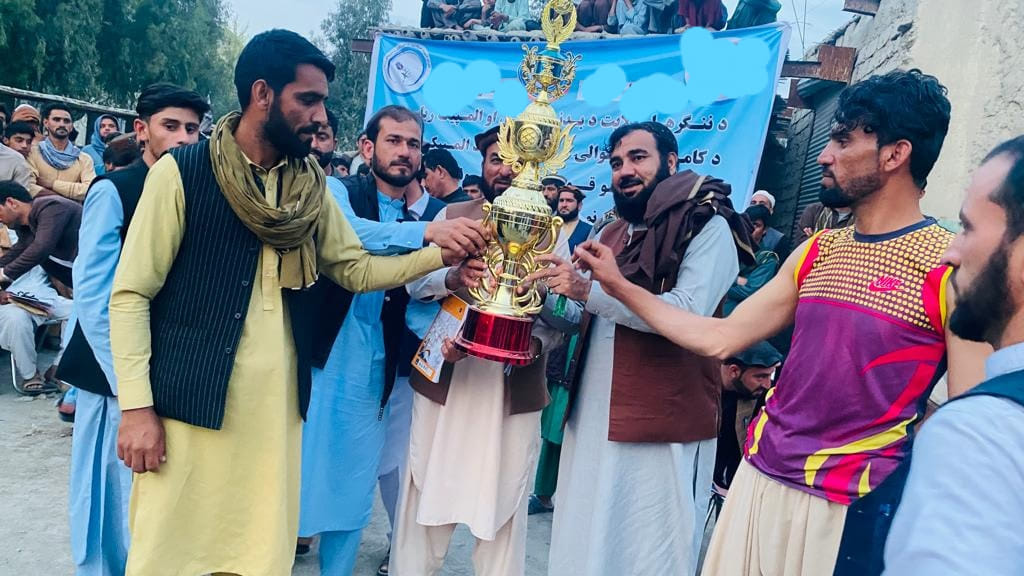 ننگرهار; تیم عبدالرحیم زی به مقام قهرمانی والیبال در ولسوالی کامه دست یافت