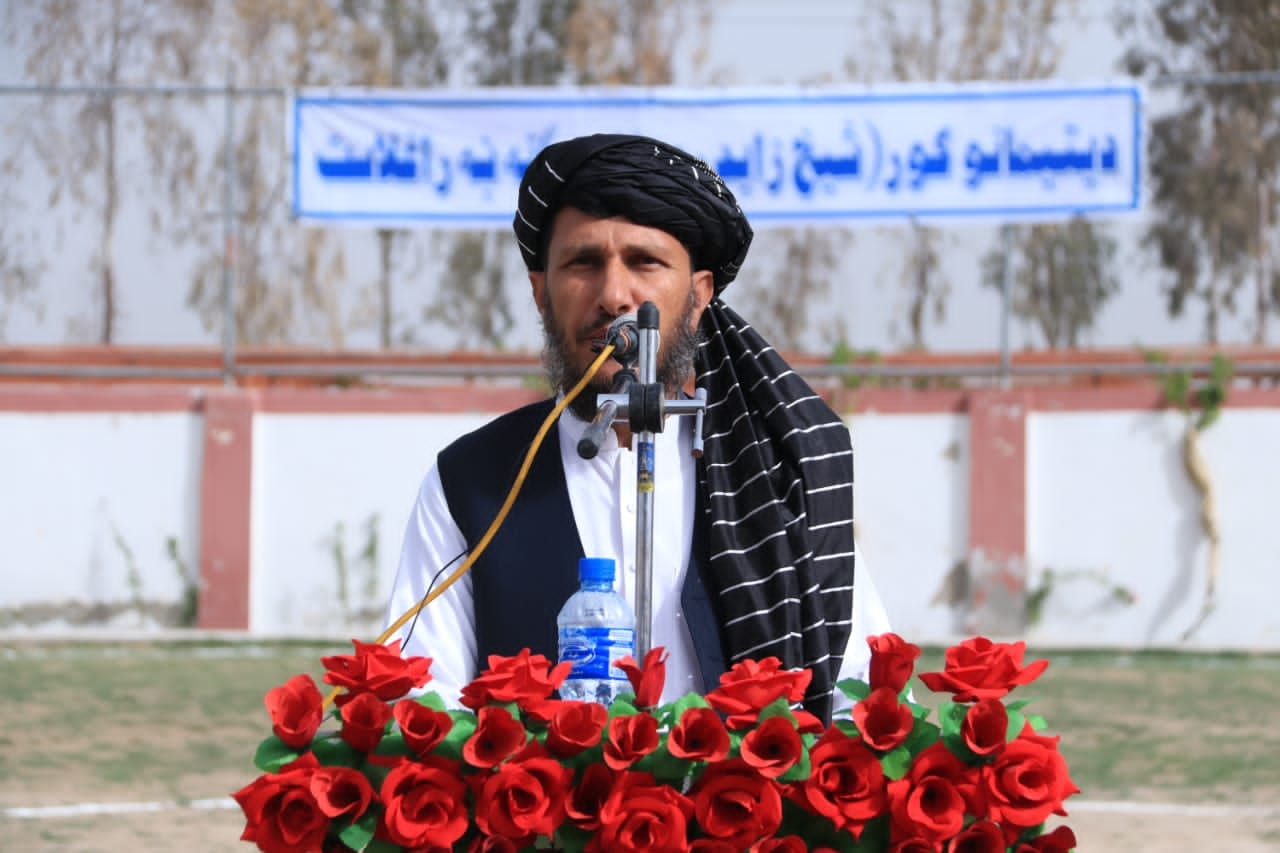 د هيواد د المپيک ملي کمېټې او سپورټ عمومي رياست رئيس انجنير نظر محمد مطمئن او ورسره مله پلاوي په کندهار کې د شيخ زايد د يتمانو روزنتون له ورزشي نندارو ليدنه وکړه