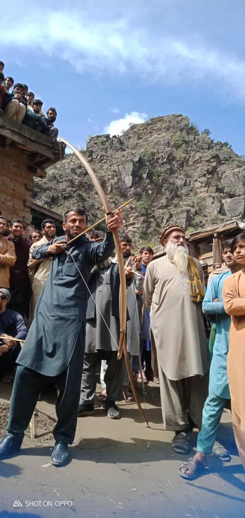 په نورستان ولایت کې د غشو ویشتلو دودیزو سیالیو دوام