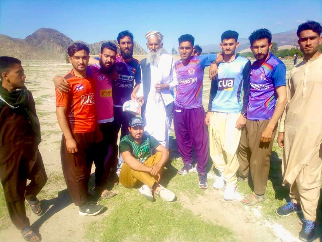 ننګرهار؛ په ښېوې ولسوالۍ کې د ټېپ بال کرکټ ټورنمټ پیل شو
