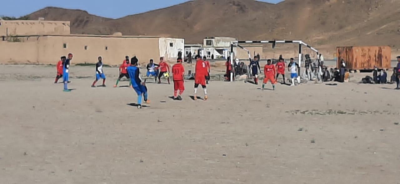 غزنی؛ په ګیلان ولسوالۍ کې د ۲۰ لوبډلو ترمنځ د فوټبال سیالۍ پيل شوې
