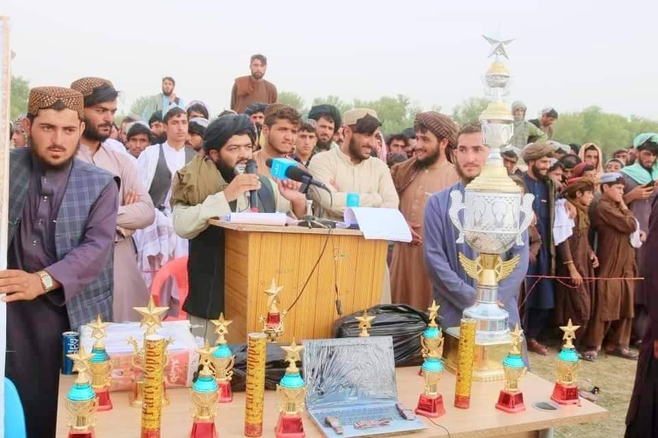 هلمند؛ په سنګين ولسوالۍ کې د ټېپ بال کرکټ سيالۍ د ولي افغان اتلانو لوبډلې په اتلولۍ پای ته ورسېدې