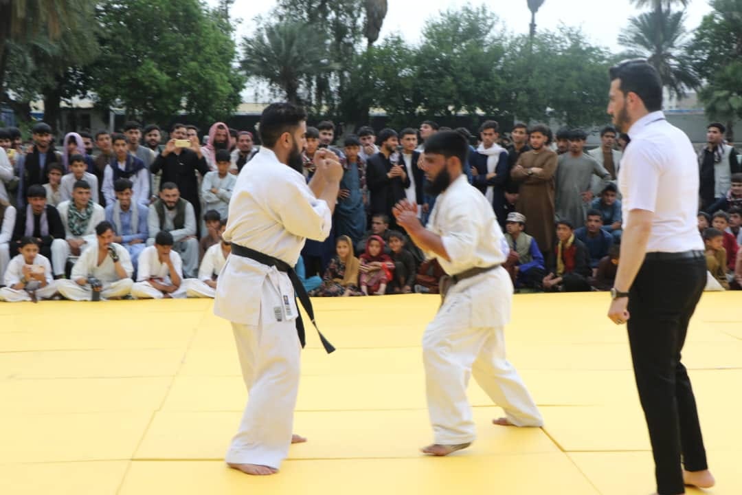 په افغانستان کې د لومړي ځل لپاره يوه لوبغاړي له پنځوسو (۵۰) لوبغاړو سره په پرلپسې ډول په نوبت سره د کیوکوشین کاراټې سیالۍ ترسره کړې