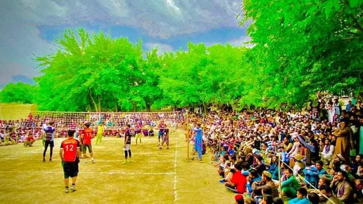 ننګرهار؛ په خوږیاڼو ولسوالۍ کې د والیبال سیالۍ د خراسان لوبډلې ته اتلولۍ پای ته ورسېدې