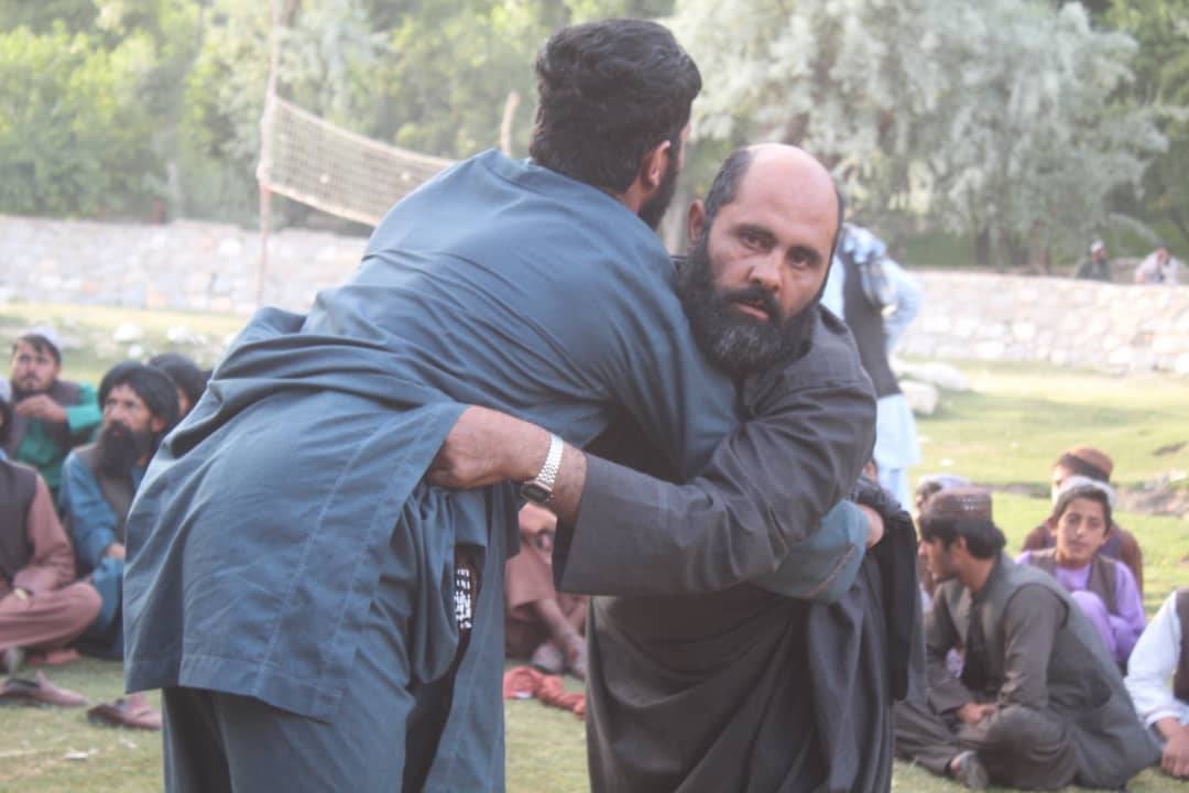 دایکندی؛ رقابت‌های کشتی محلی وپرتاب سنگ در ولسوالی پاتو پایان یافت