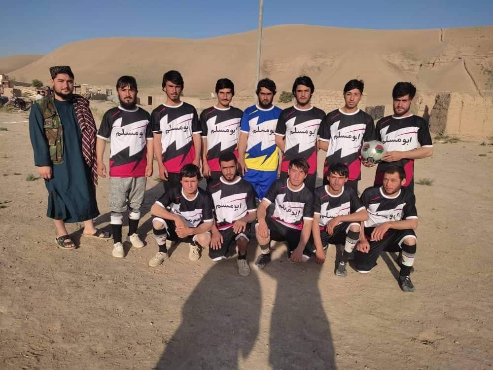 بادغیس؛ په سنګ اتش ولسوالۍ کې د پنځو لوبډلو ترمنځ د فوټبال یووالي جام سیالۍ پیل شوې