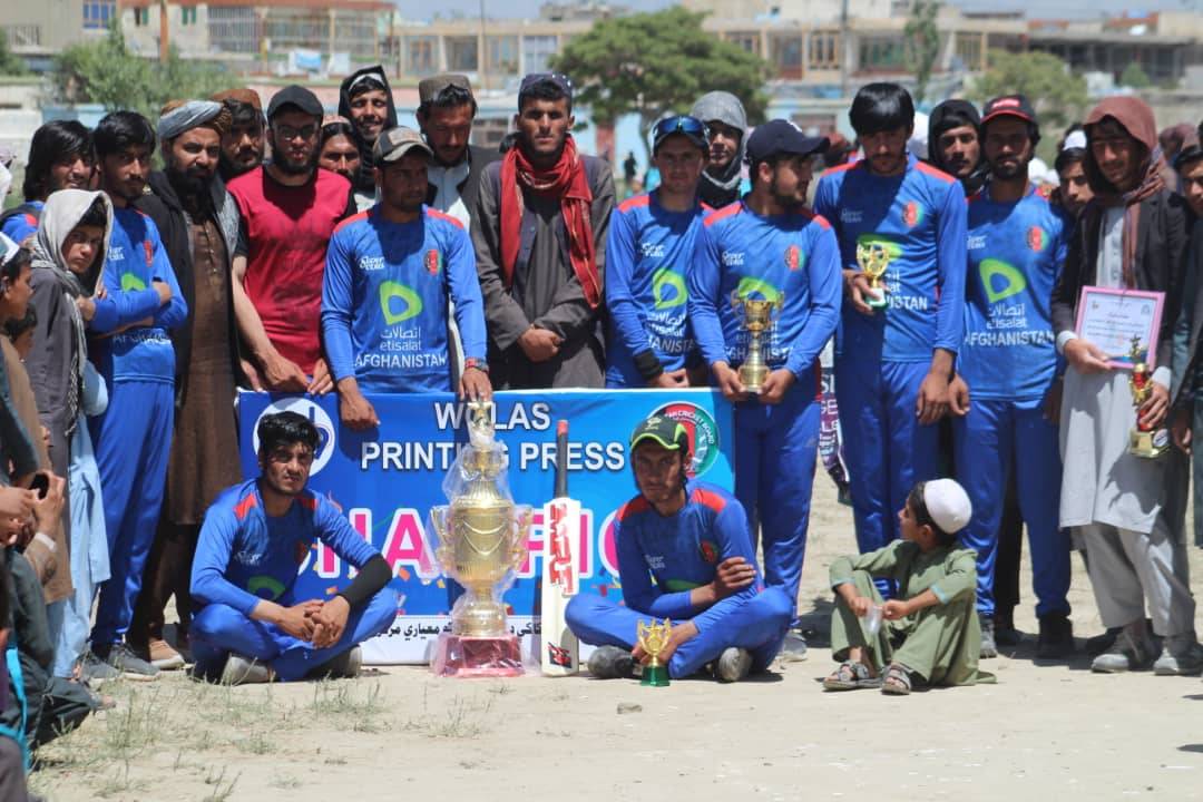 پکتیکا؛ دانش‌آموزان صنف ۱۲ (ب) لیسه علی بابا قهرمان رقابت‌های تیب‌بال کرکت شرنه شد