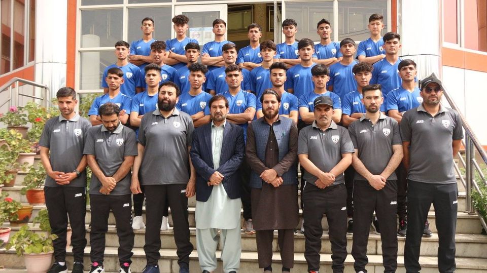 د افغانستان د فوټبال ١٧ کلنو ملي لوبډله د اسيا ملتونو جام او نړيوال جام ته په مقدماتي سیالیو کې د ګډون او لوبېدو په موخه ټايلنډ ته روانه شوه