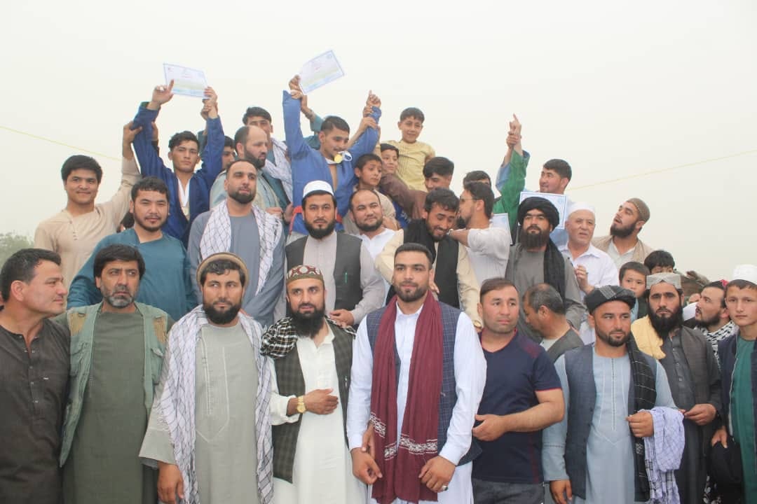 د کندز په ورزشي لوبغالي کې د ۸۰ پهلوانانو ترمنځ د غېږ نیونې سیالۍ ترسره شوې