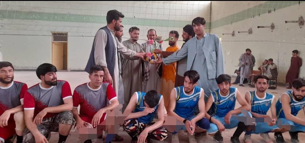 په بادغیس کې د اوو لوبډلو ترمنځ د والیبال جام سیالۍ پیل شوې