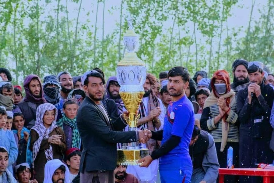 زابل؛ د شاجوی ولسوالۍ د ټېپ بال کرکټ سيالۍ د ايلوين سټار لوبډلې په بريا پای ته ورسېدې