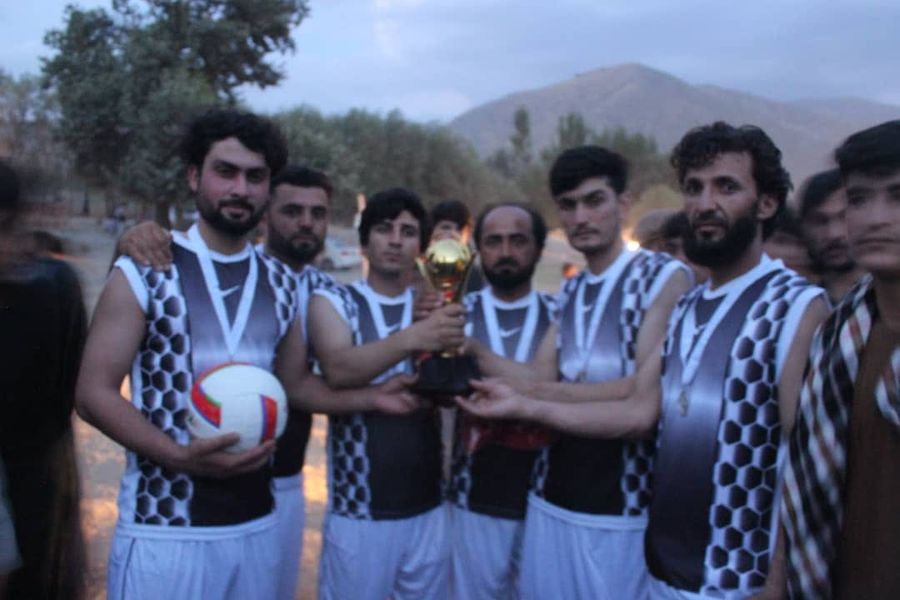 تیم قریه کندال قهرمان رقابتهای والیبال ولسوالی فرخار تخار شد