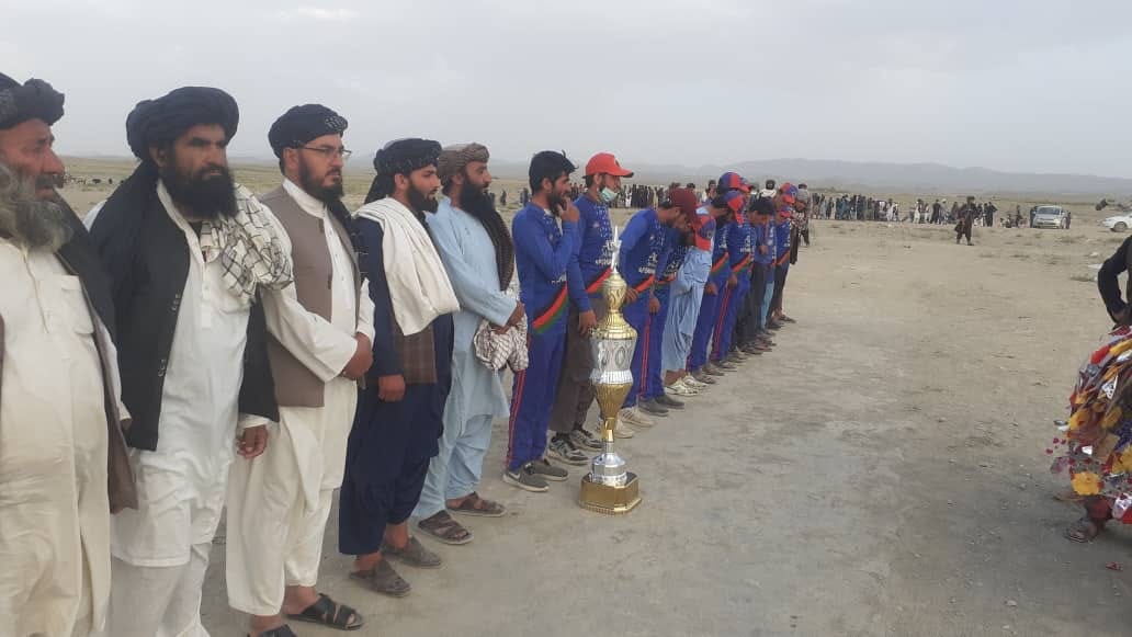 زابل؛ په‌ نوبهار ولسوالۍ کې د ۱۸ لوبډلو ترمنځ د ټېپ بال کرکټ سيالۍ پای ته ورسېدې