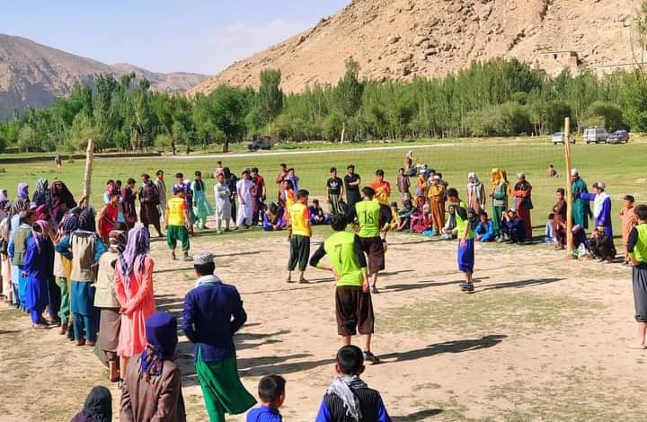 تیم شمشاد قهرمان رقابتهای والیبال ولسوالی روی دو آب سمنگان شد