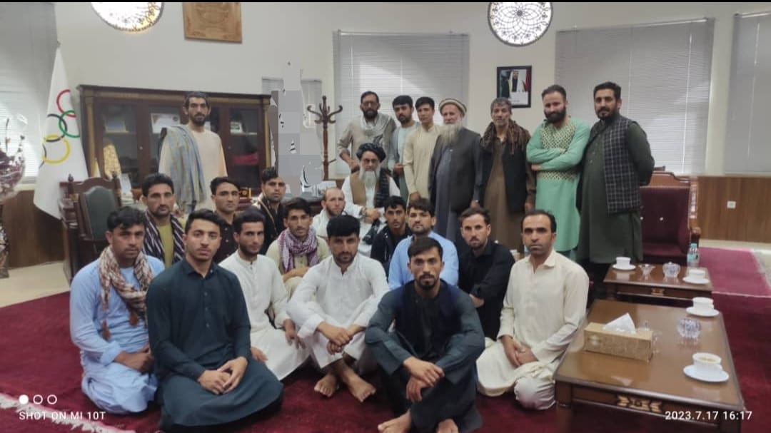 د المپیک ملي کمېټې او سپورټ عمومي رئيس د هاکي فدراسیون له رهبري او د ملي لوبډلې له ورزشکارانو سره ولیدل