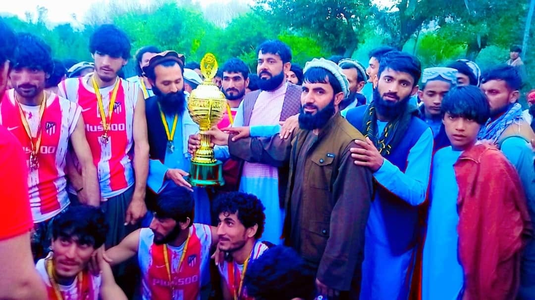 لغمان؛ په عليشنګ ولسوالۍ کې د ۱۴ لوبډلو ترمنځ د واليبال سيالۍ پای ته ورسېدې