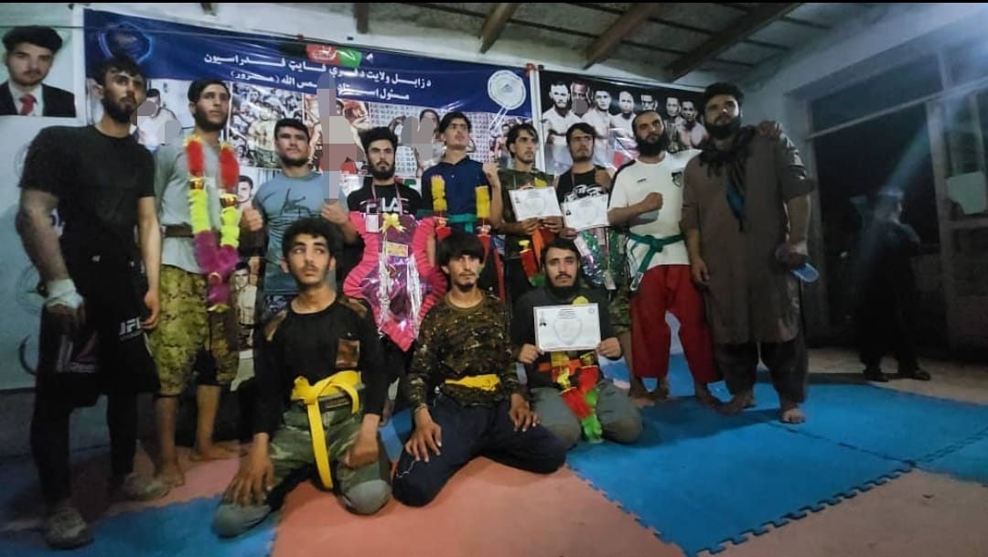 زابل؛ په مرکز قلات ښار کې د رزمي ورزشونو ۱۵ ورزشکارانو ته د ارتقا کمربندونه ورکړل شول