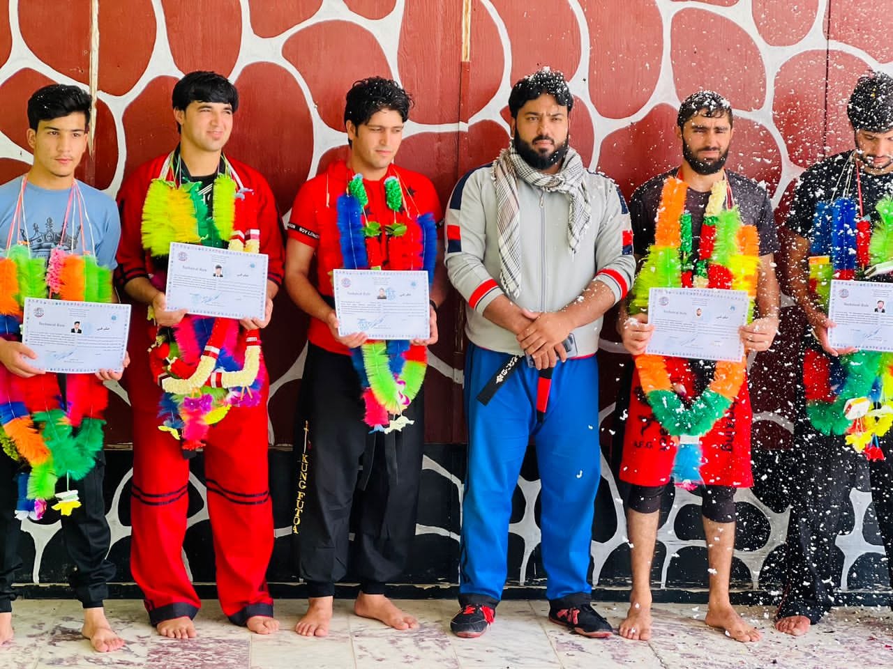 په خوست کې د فولکنټاکټ بوکسنګ شپږو ورزشکارانو ته تور کمربندونه وروتړل شول
