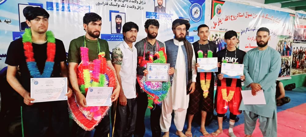 زابل؛ مرکز قلات کې د کیک بوکسنګ ۱۰ ورزشکارانو ته د ارتقا کمربندونه وروتړل شول