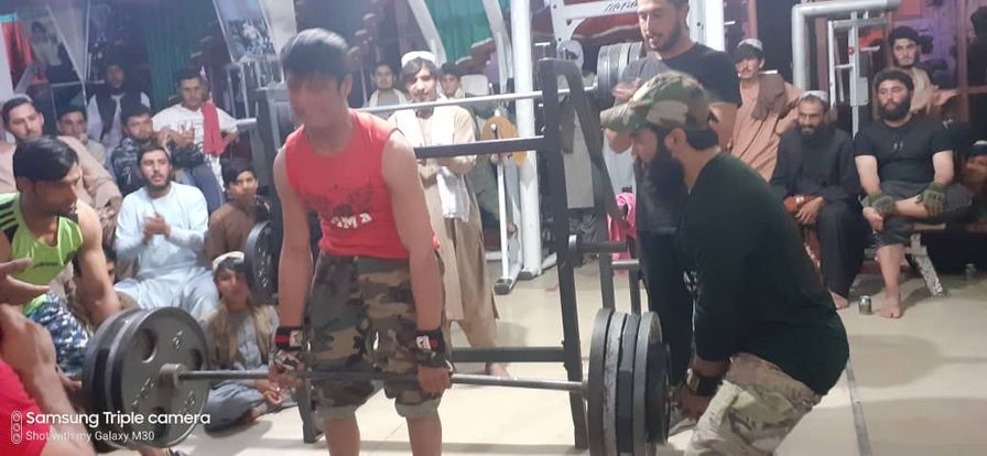 زابل؛ نمایشات پاورلفتنگ و فتنس میان ۱۷ ورزشکار در شهر قلات برگزار شد
