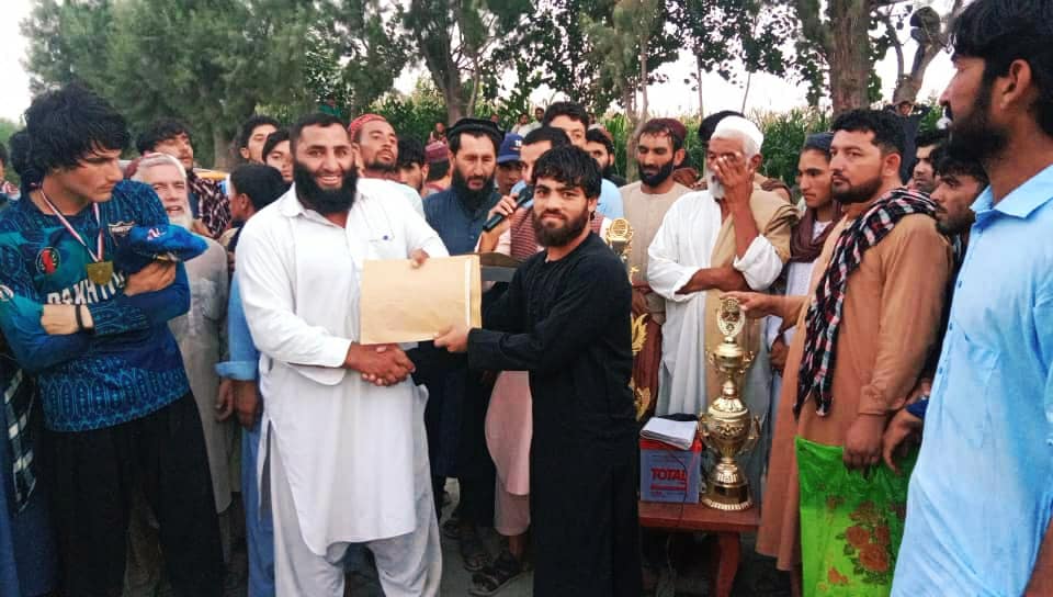 ننګرهار؛ د روداتو ولسوالۍ د ۱۸ لوبډلو ترمنځ د ټېپ بال کرکټ سيالۍ پای ته ورسېدې