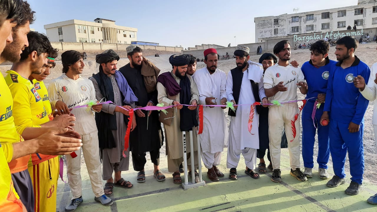 ارزګان؛ په مرکز ترینکوټ کې د ۲۸ لوبډلو ترمنځ د ټېپ بال کرکټ سیالۍ پیل شوې