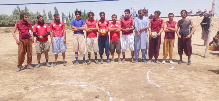 پکتیکا؛ د مرکز ښرنې اړوند عمبرخېلو کلي کې د ۲۰ لوبډلو ترمنځ د والیبال سیالۍ پیل شوې