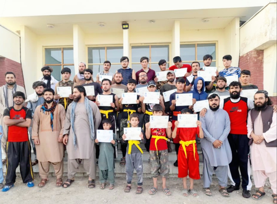 په زابل کې د کیک بوکسنګ ۳۰ ورزشکارانو ته د ارتقا کمربندونه ورکړل شول