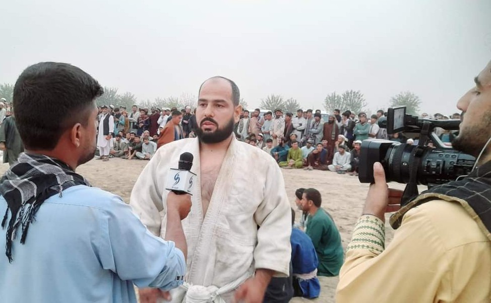 کندز؛ په ګلتېپه ولسوالۍ کې د ۵۰ پهلوانانو ترمنځ د غېږ نیونې سیالۍ ترسره شوې